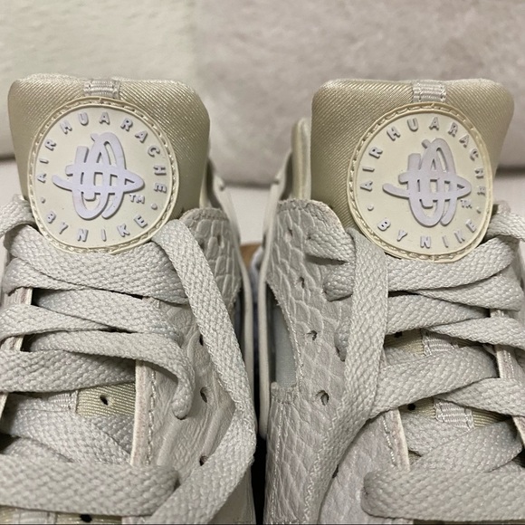 Nike Air Huarache Limited Edition Women’s Size 7.5 Premium Beige/Tan - Picture 3 of 16